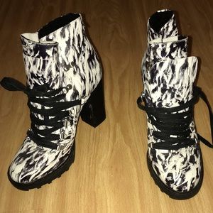 Calvin Klein boots size 7 *like new*